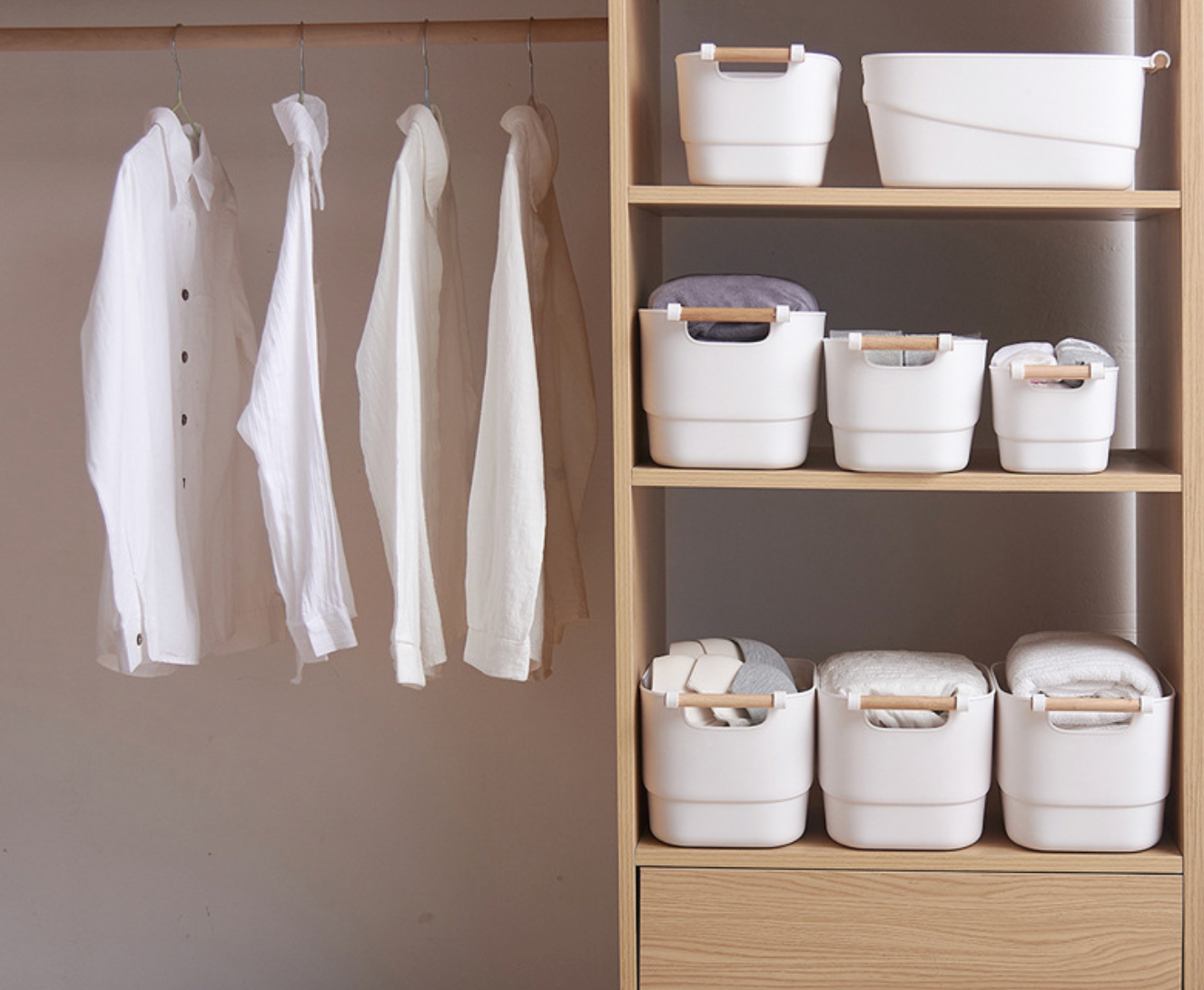 Classic White Storage Basket With Wooden Handle